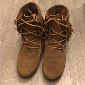 Minnetonka Double Fringe Tramper Boots